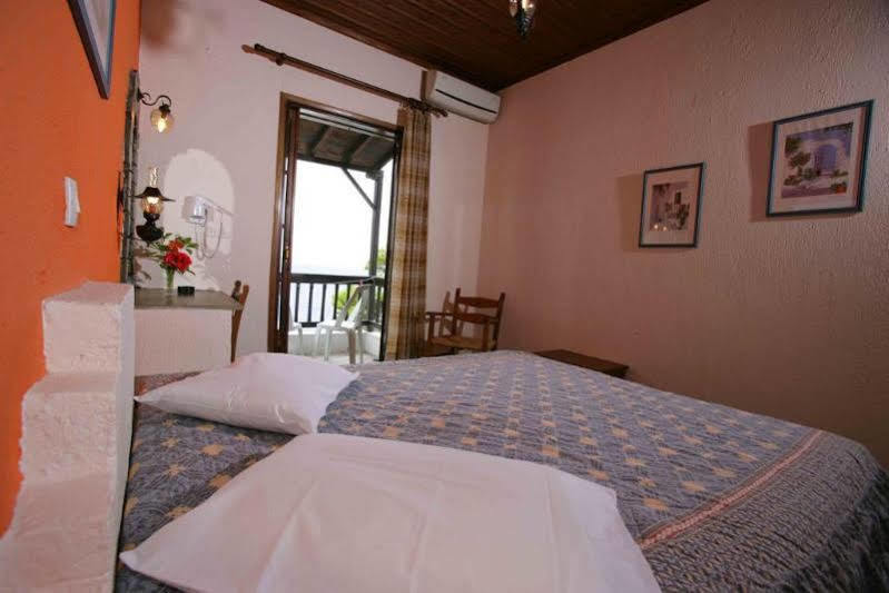 Paradise Hotel Patitírion Esterno foto